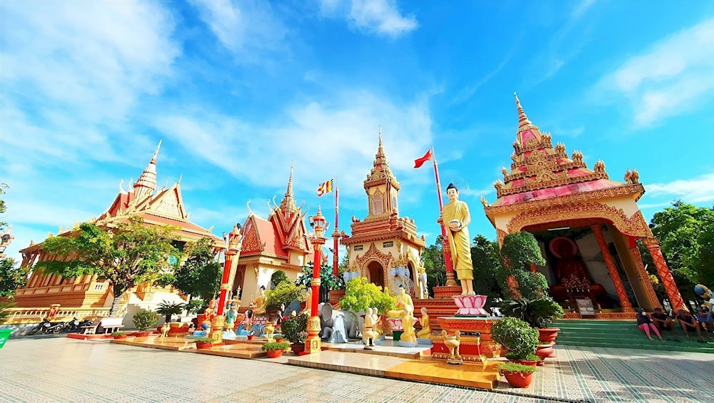 Ngôi chùa có kiến trúc độc đáo, rất đặc trưng của người Khmer